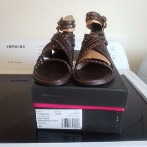 NWT NIB Vince Camuto Dirrazo Root Beer Burnished Leather Sandals
